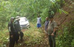 Avanza tersesat tersebut berada di lokasi kejauhan berjarak 5 kilometer dari jalan utama.