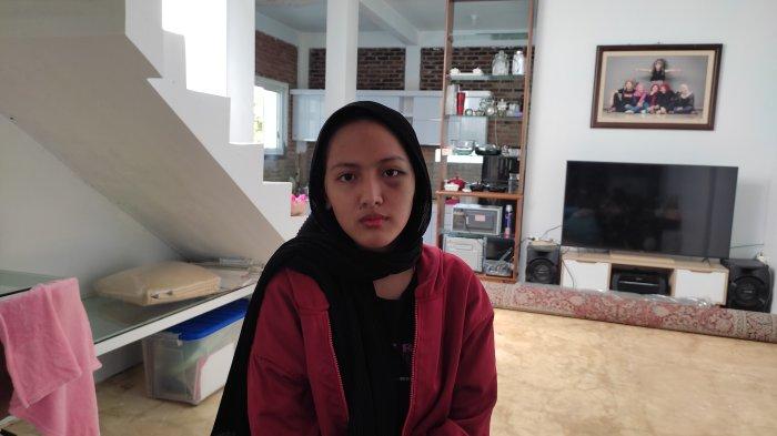 Rifda Abidah warga Garut, Jawa Barat jadi korban perampoakan saat diwawancarai Tribunjabar.id di kediamannya, Kamis (24/3/2022).