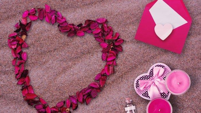 Ramalan zodiak cinta untuk hari ini Kamis 11 Juli 2019, apakah kamu dan dia bisa sejalan? Aquarius Belum Siap Komitmen dan Libra Sulit Komunikasi