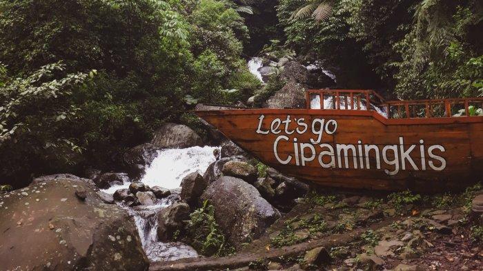 Curug Cipamingkis yang berada di Kecamatan Jonggol, atau tepatnya di bukit Cipamingkis.