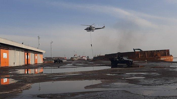 Jajaran Denjaka Kormarinir TNI AL saat menggelar latihan Full Mission Profile di Dermaga Muara Jati, Pelabuhan Cirebon, Sabtu (19/12/2020).