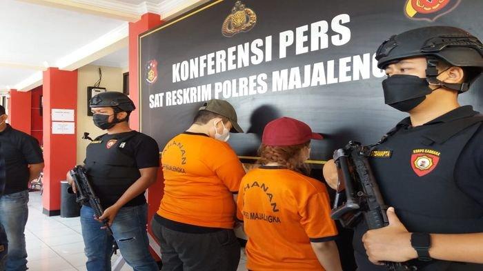Dua muncikari prostitusi online asal Kabupaten Majalengka diringkus polisi dan dihadirkan dalam konferensi pers oleh Sat Reskrim Polres Majalengka, Rabu (4/8/2021).
