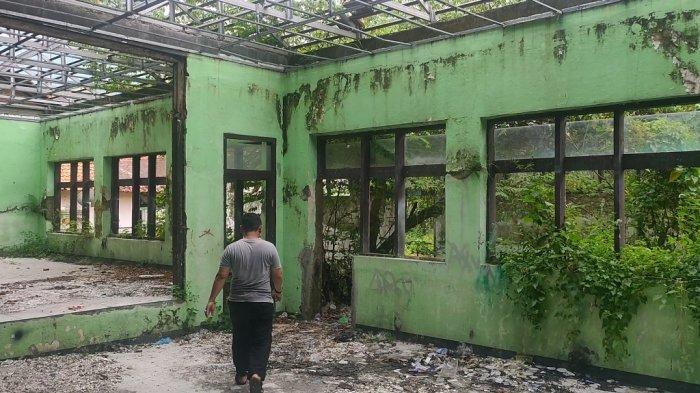 Eks Bangunan SD Panjalin Kidul 1 di Desa Panjalin Kidul, Kecamatan Sumberjaya, Kabupaten Majalengka bikin resah masyarakat. Pasalnya, bangunan itu kerap dijadikan perbuatan asusila oleh muda-mudi yang tidak bertanggung jawab.