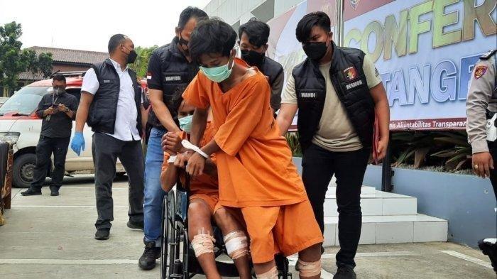 IS (22) dan GG (24) yang meringkuk setelah dibekuk Satreskrim Polresta Tangerang dalam waktu dua hari setelah melakukan aksi bejatnya, Selasa (25/1/2022).