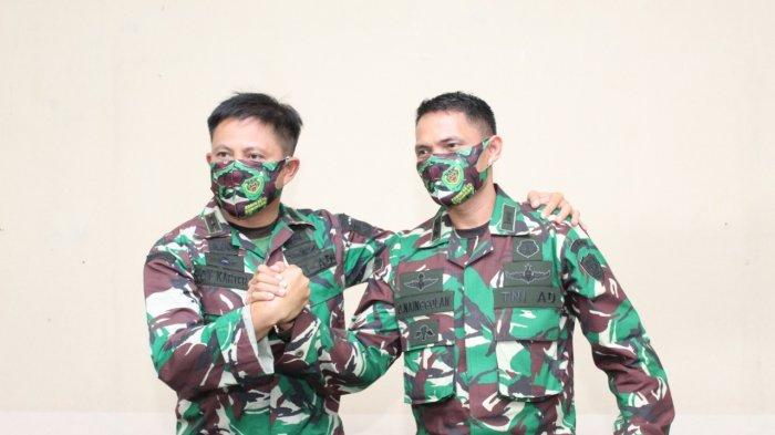 Dandim 0615/Kuningan Letkol Czi Karter Joy Lumi (kiri) bersalam komando dengan penggantinya, Letkol Czi David Nainggolan saat pamitan kepada media, Jumat (4/12/2020).