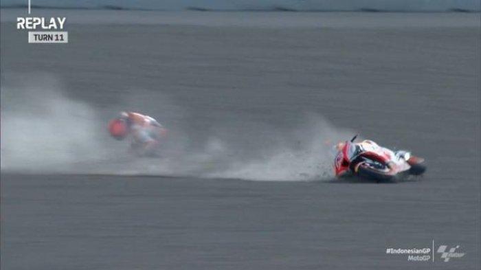 Pebalap Repsol HOnda, Marc Marquez mengalami kecelakaan saat sesi latihan bebas di Sirkuit Mandalika, Lombok Tengah, NTB, Jumat (18/3/2022).