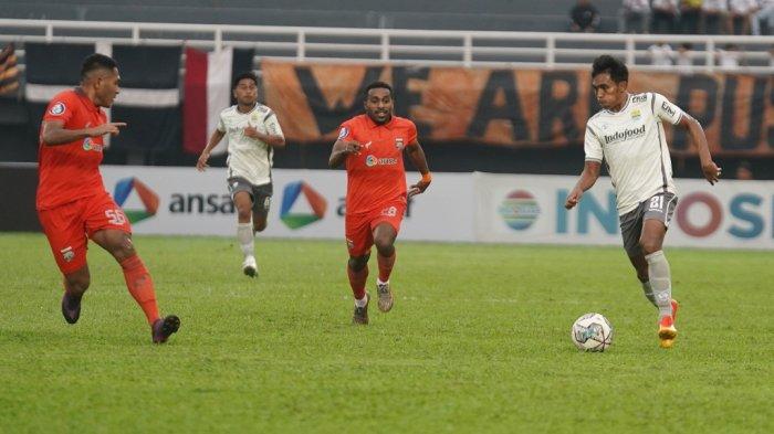 Persib Bandung saat melawan Borneo FC di Stadion Segiri Samarinda, Minggu (7/8/2022)