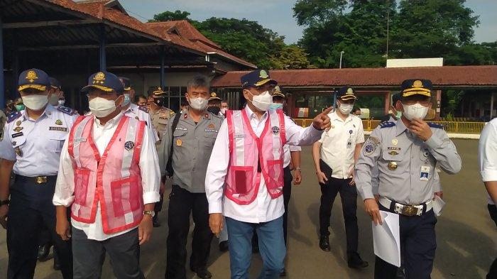 Menhub RI, Budi Karya Sumadi, beserta jajarannya saat meninjau Terminal Tipe A Harjamukti di Jalan Ahmad Yani, Kota Cirebon, Jumat (12/3/2021).