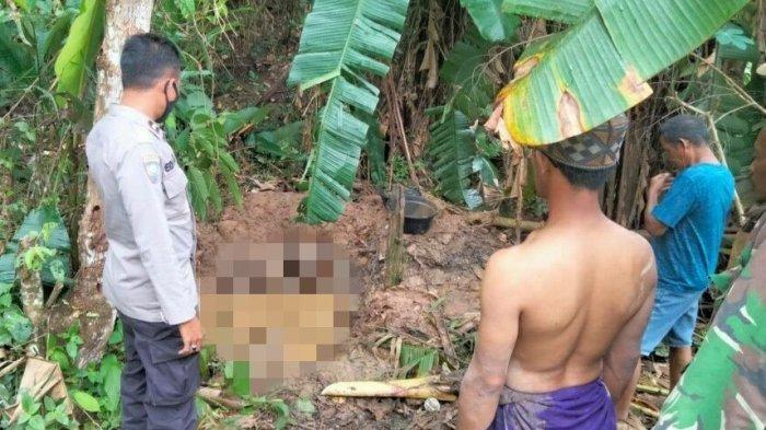 Jasad gadis berusia 14 tahun berinisial AM ditemukan warga. Ia menjadi korban pembunuhan dan jasadnya tertimbun di dalam lumpur dekat kebun pisang di RT 11 Kelurahan Amborawang Darat, Kecamatan Samboja, Kabupaten Kutai Kartanegara (Kukar) pada Senin (21/2/2022) pagi tadi.