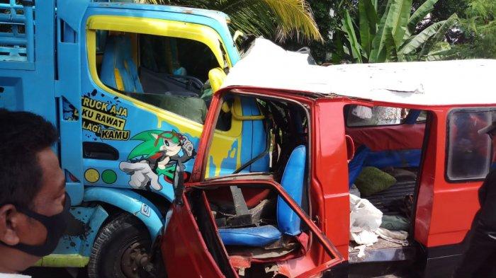Kecelakaan lalu lintas terjadi di Kampung Cihaungan, Desa/Kecamatan Jatiluhur, Purwakarta, Selasa (8/12/2020) melibatkan truk bernomor polisi T 8396 AL dengan angkot bernomor polisi T 1944 AA.