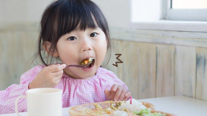 ilustrasi anak makan