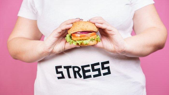 ilustrasi seseorang yang mengalami stress dan banyak makan