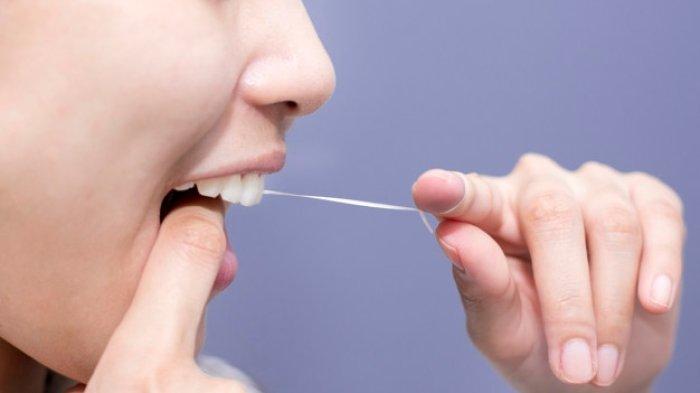 ilustrasi penggunaan dental floss