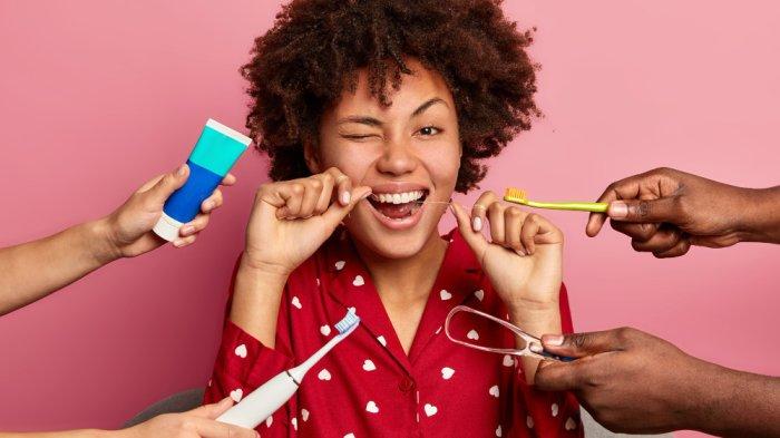 ilustrasi dental floss dan alat pembersih gigi lainnya
