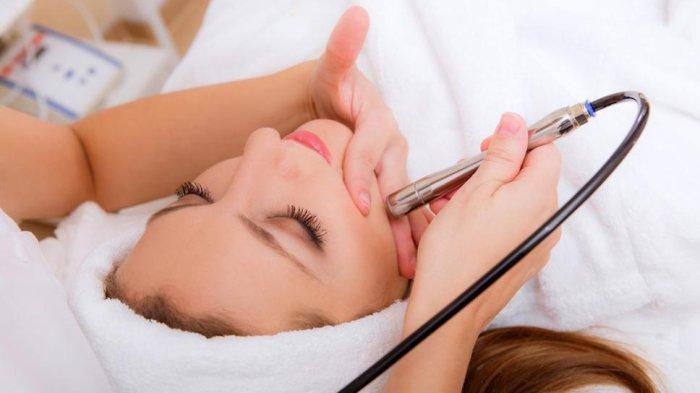 ilustrasi treatment laser untuk mengatasi permasalahan garis halus dan kulit keriput, simak ulasan dr. Sriyatty Sengkey, M.Kes