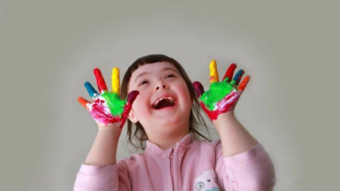 ilustrasi anak down syndrome, menurut drg. Mega Moeharyono Puteri, Ph.D., Sp.KGA (K) - AIBK erupsi gigi susu mengalami keterlambatan