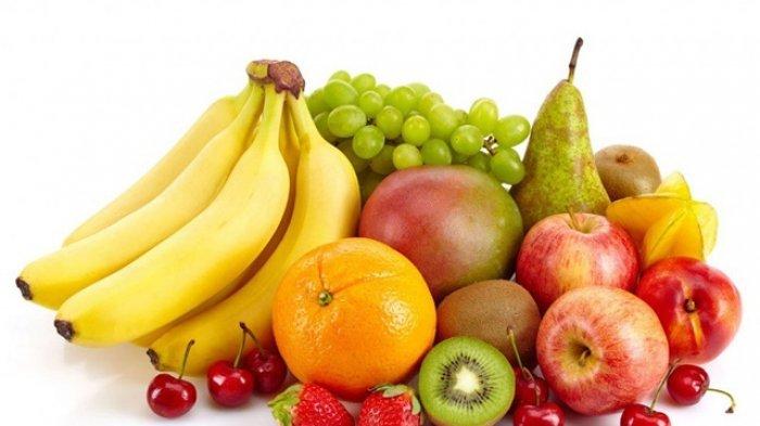 Ilustrasi konsumsi buah untuk sarapan diet