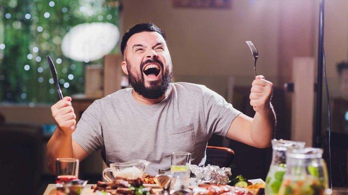 ilustrasi seseorang yang mengonsumsi makanan dalam porsi besar
