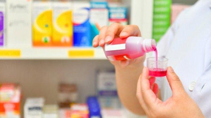 Ilustrasi obat sirup yang dilarang dikonsumsi anak-anak.