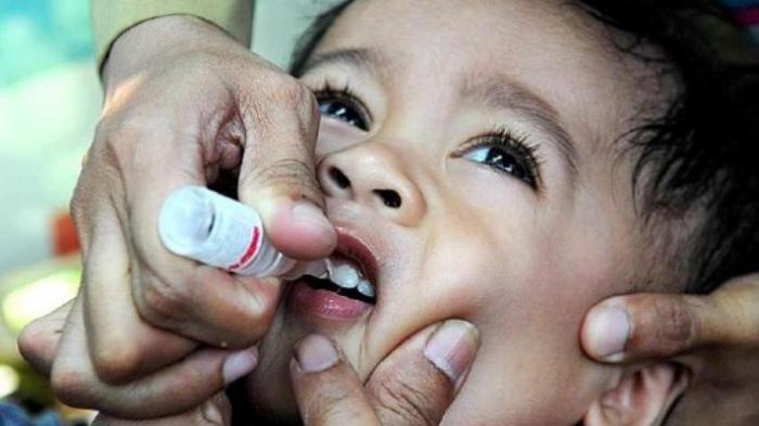Ilustrasi pemberian vitamin A pada anak