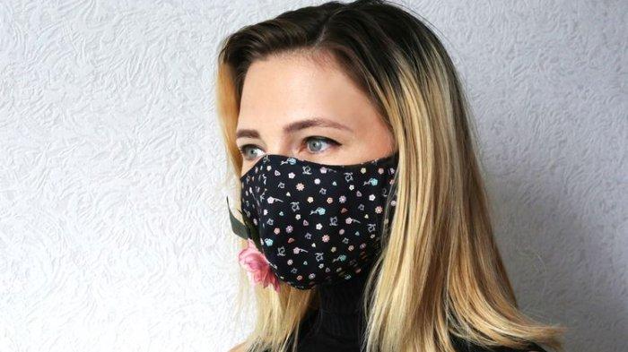 ilustrasi penggunaan masker saat keluar rumah agar terhindar dari paparan polusi udara, simak ulasan dr. Feni Fitriani Taufik, Sp.P(K)