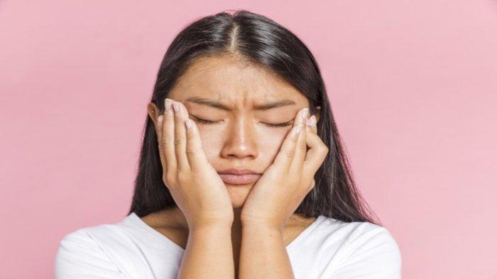 Ilustrasi seorang wanita mengalami kulit kusam, simak penjelasan dr. Amelica Oksariani, M Biomed (AAM)
