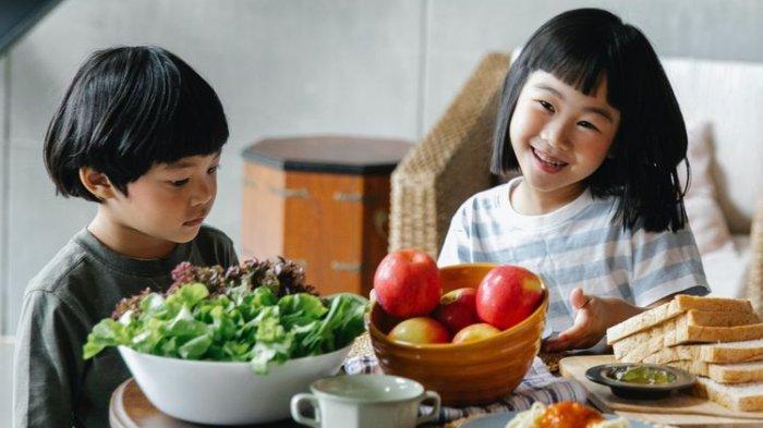 ilustrasi makanan tepat untuk tumbuh kembang anak