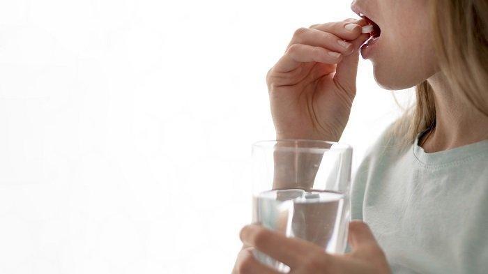 ilustrasi konsumsi antibiotik, simak penuturan dr. Robert Sinto, Sp.PD