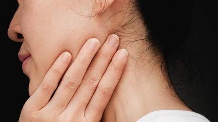 ilustrasi seseorang yang mengalami nyeri rahang, simak penuturan drg. R. Ngt. Anastasia Ririen Pramudyawati