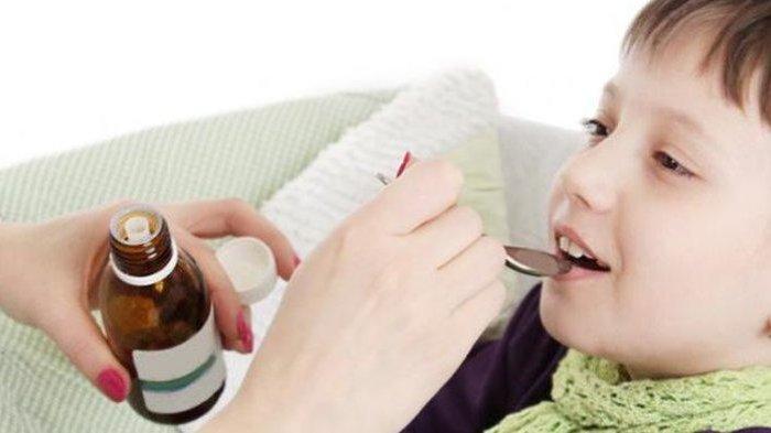 Ilustrasi anak konsumsi obat sirup