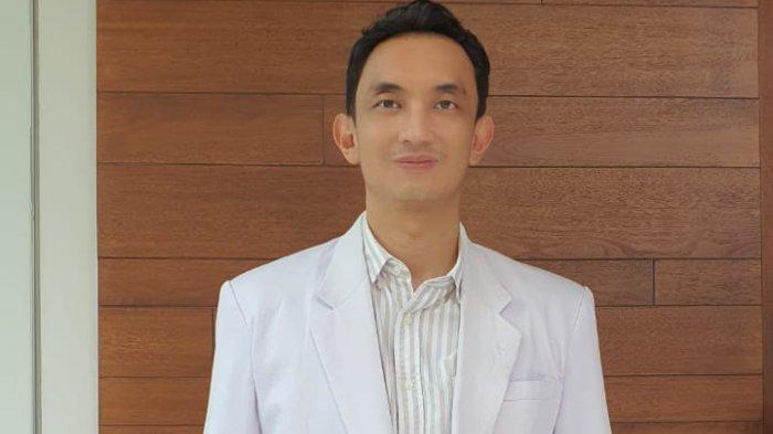 Profil Dokter Ari Ayat Santiko, Dokter Spesialis Kebidanan dan Kandungan.