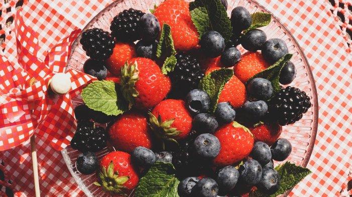 Stroberi dan Blueberry