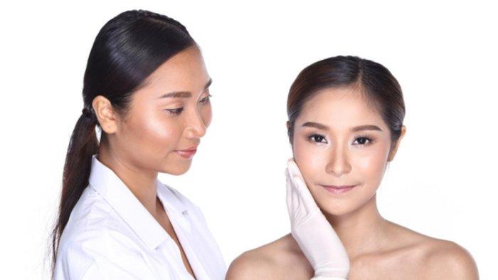 ilustrasi wanita konsultasi dengan dokter kecantikan, dr. Pratidona Anasika sarankan untuk konsultasi langsung