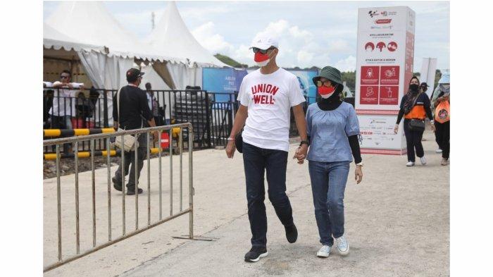 Gubernur Jawa Tengah Ganjar Pranowo menghadiri GP Mandalika hari kedua, Sabtu (19/3/2022).