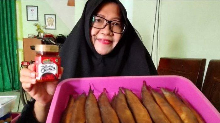 Mama Zil dengan produk Sambal Boran Numani
