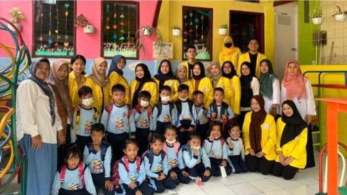 Demonstrasi pentingnya mencuci tangan yang baik dan benar kepada anak PAUD Tunas Bangsa Cigiringsing, dilakukan pada Rabu, 3 Agustus 2022