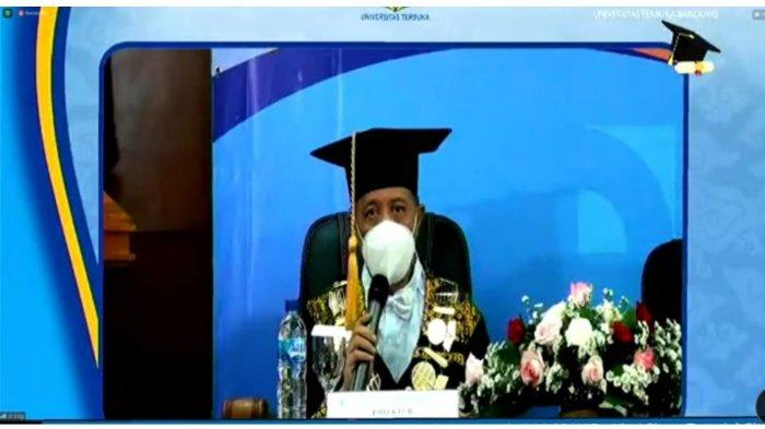 UT Bandung menggelar prosesi wisuda daerah periode II Tahun Akademik 2020/2021 yang diikuti 1019 lulusan yang terdiri dari program diploma, sarjana, dan magister di Kampus UT Bandung, Sabtu 13 November 2021.