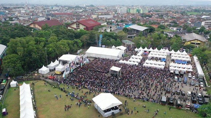 Bank Rakyat Indonesia (BRI) menggelar acara Pesta Rakyat Simpedes (PRS) 2022 DI Lapangan Dadaha, Kota Tasikmalaya, Jawa Barat, pada Jumat (26/8/2022) hingga Minggu (28/8/2022).
