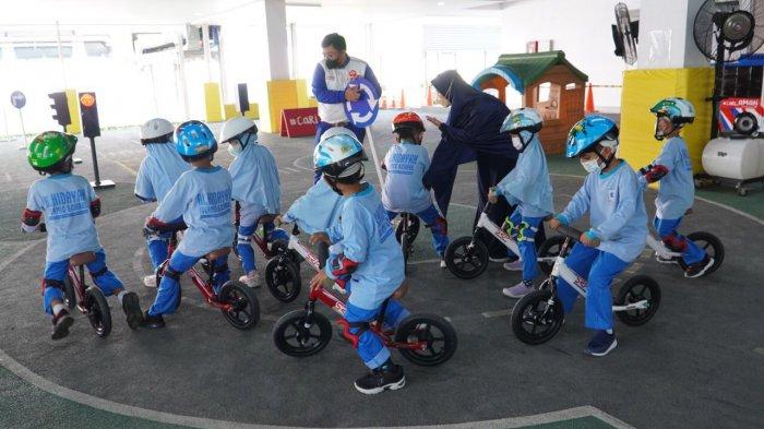 Orang tua dapat mengikutkan anak-anak tercintanya belajar di Kids Traffic Park yang terletak di AHM Safety Riding Park (AHMSRP), Deltamas, Cikarang