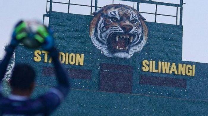 Latihan Persib Bandung di Stadion Siliwangi pada Rabu (2/11/2022) batal digelar, bobotoh sedih gagal menonton para Pangeran Biru.