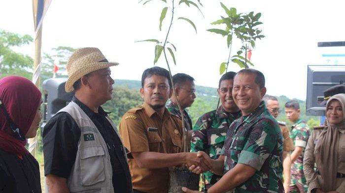 Kegiatan Penanaman Pohon HMPI di Lingkungan Kecamatan Dawuan, Kabupaten Subang, Senin(28/11/2022).