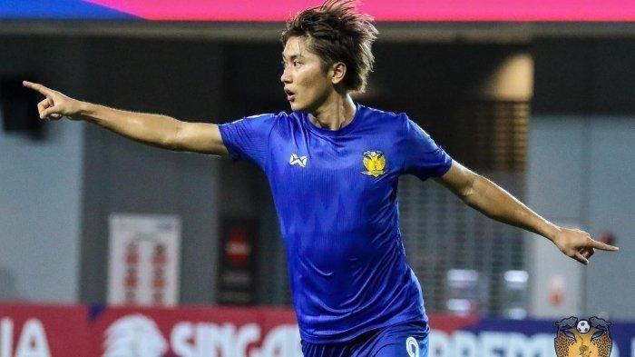 Persib Bandung dikabarkan bakal merekrut Tomoyuki Doi, pemain asal Jepang yang digadang menjadi pengganti Mohammed Rashid. Rumor itu membuat Bobotoh menggeruduk Instagram sang pemain. (Instagram @tomoyuki_doi)
