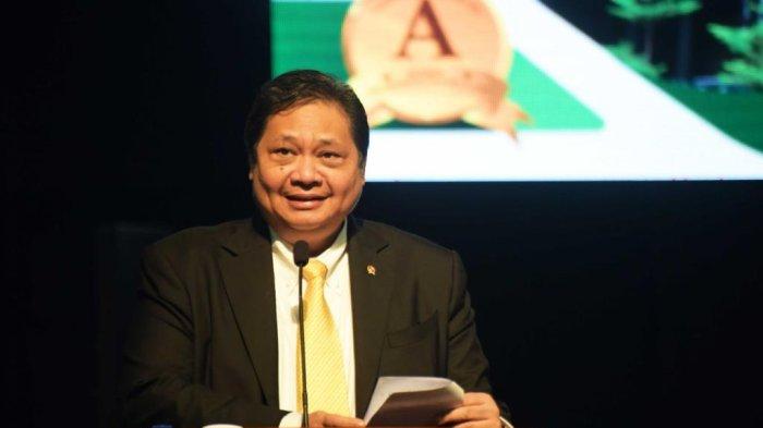 Menteri Koordinator Bidang Perekonomian Airlangga Hartarto saat memberi Pembekalan kepada para Wisudawan yang disampaikan dalam Wisuda Universitas Nasional Tahun 2022, Minggu (19/06).