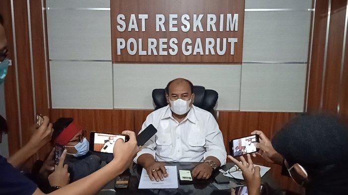 Kasat Reskrim Polres Garut AKP Dede Sopandi saat memberikan keterangan kepada wartawan.