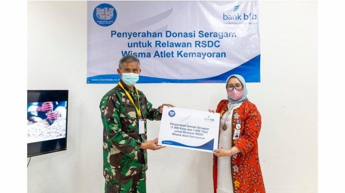 Apresiasi Nakes, bank bjb Serahkan 1.500 Jersey dan 1.000 Topi pada Relawan Wisma Atlet.