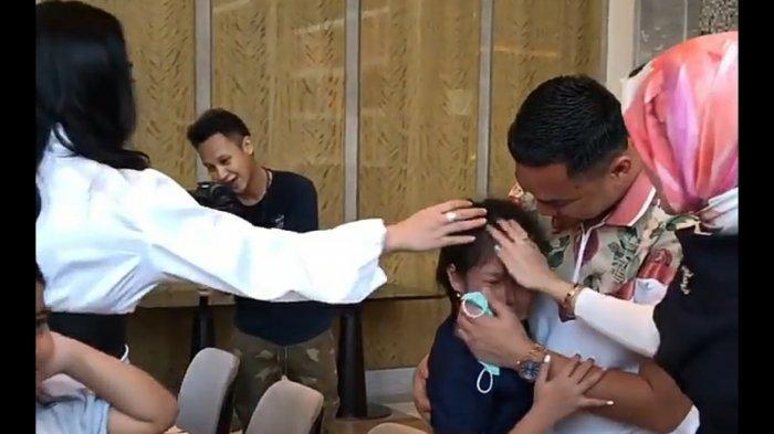 Aqila menangis kedatangan Sirajuddin Mahmud dan Zaskia Gotik.