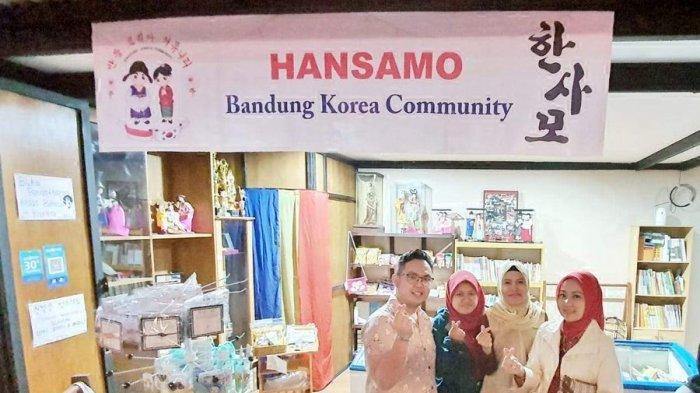 Kunjungan istri Gubernur Jawa Barat, Atalia Praratya, ke Sekretariat Hansamo waktu masih di Kampung Korea.