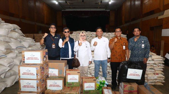 Bank bjb syariah menyalurkan sejumlah bantuan kemanusiaan sebagai bentuk kepedulian dan dukungan kepada para korban bencana gempa bumi di Kabupaten Cianjur, Jawa Barat.