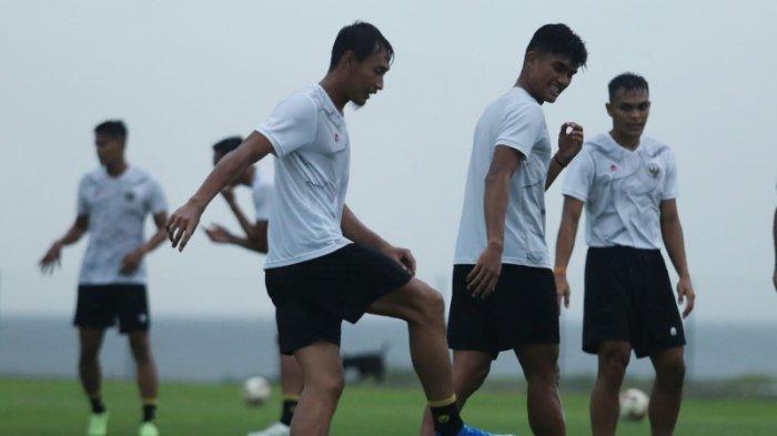 Bek Persija Jakarta Hansamu Yama Pranata megaku senang mengikuti latihan perdana bersama Timnas Indonesia untuk persiapan Piala AFF 2022.
