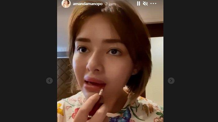 Bibir Amanda Manopo berbeda karena terlihat lebih tebal.